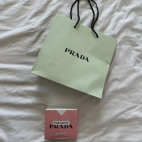 Prada
Paradoxe Virtual Flower Eau de Parfum 3oz - Picture 3 of 4